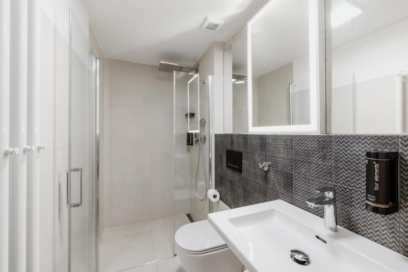 Double or Twin Room image 3