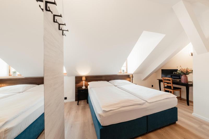 Double or Twin Room image 4