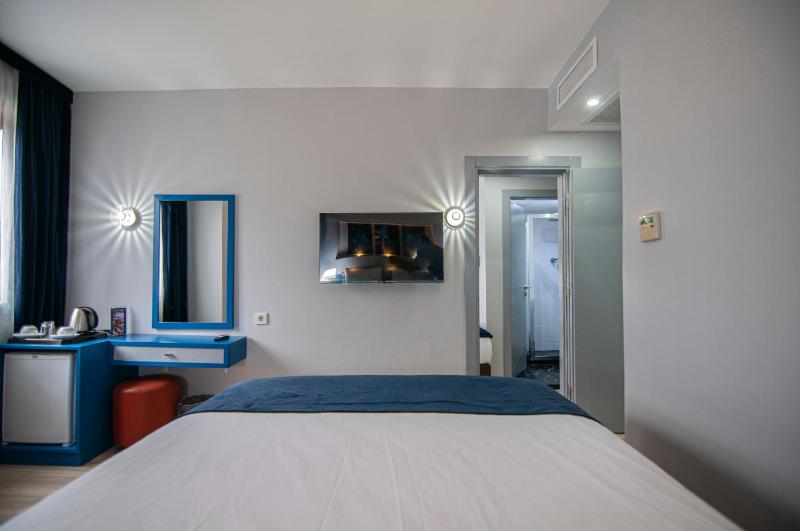 Standard Double Room image 4