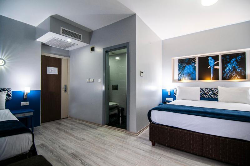 Standard Triple Room image 3