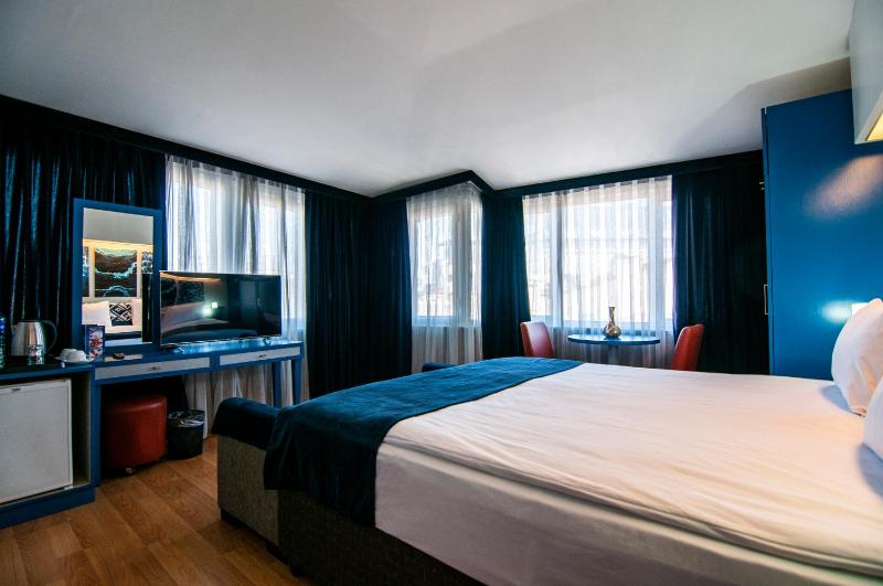 Deluxe Double Room image 2