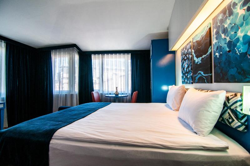 Deluxe Double Room image 3
