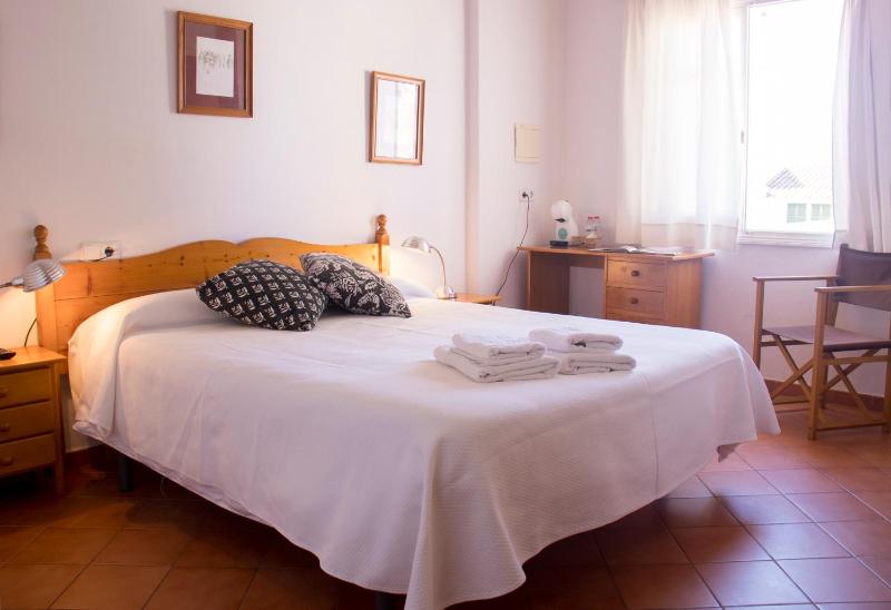 Twin Room image 3