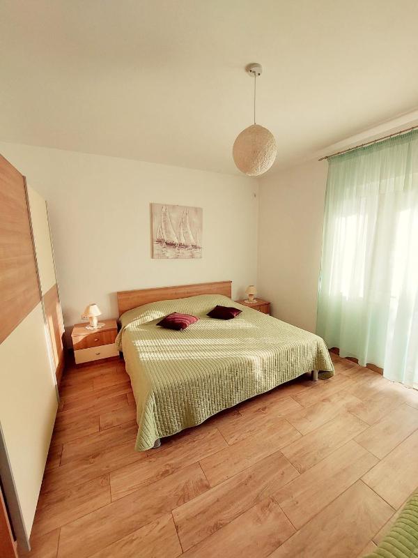 One-Bedroom Apartment image 4