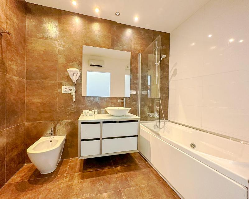 Junior Suite with Sea Views image 2