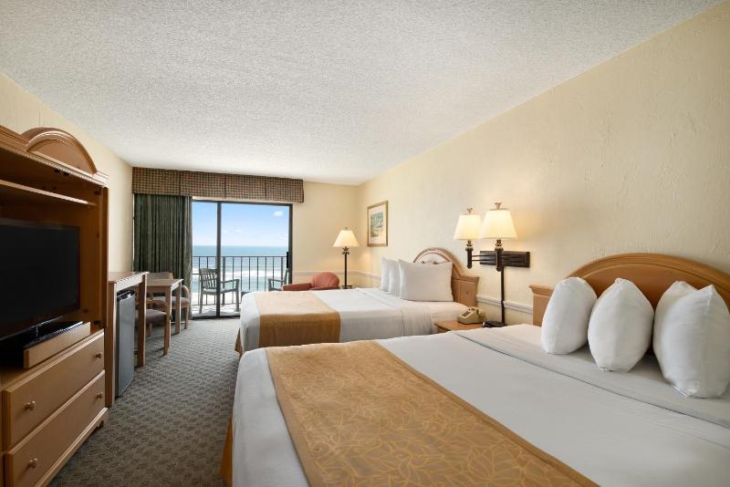 Queen Room with Queen Beds - Oceanfront/Non-Smoking image 3