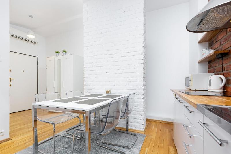 Warsaw City Centre Apartment Poznanska with Air-Conditioning by Noclegi Renters - image 2