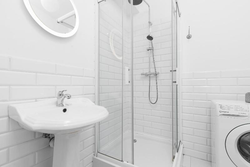 Warsaw City Centre Apartment Poznanska with Air-Conditioning by Noclegi Renters - image 11