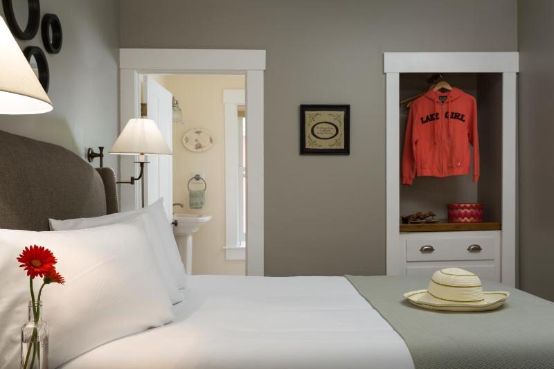 Queen Room image 4