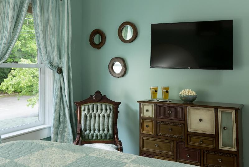 Queen Room image 3