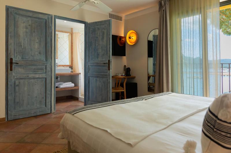 Comfort Double Room with Sea View image 3