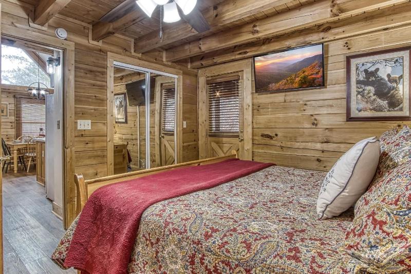 ER239 - Sleepy Bear cabin - image 3