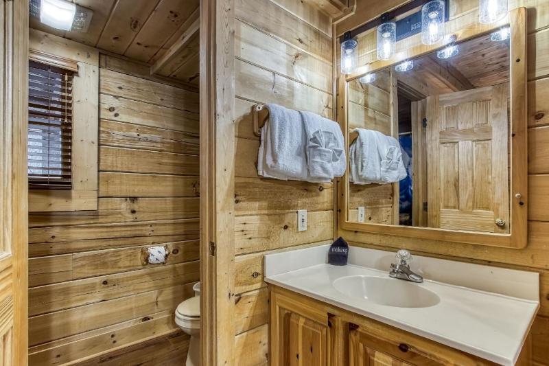 ER239 - Sleepy Bear cabin - image 32