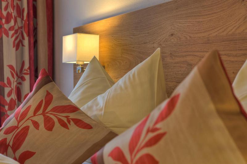 Standard Double Room image 4