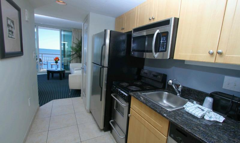 One-Bedroom Suite with Two Queen Beds - Ocean Front image 3