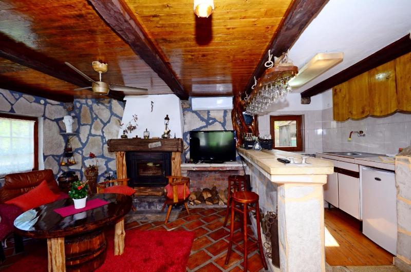 Apartment image 3