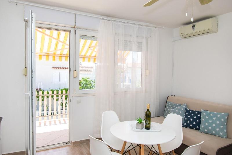 One-Bedroom apartment Standard image 3