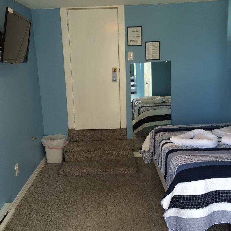 Queen Room - 7 image 2