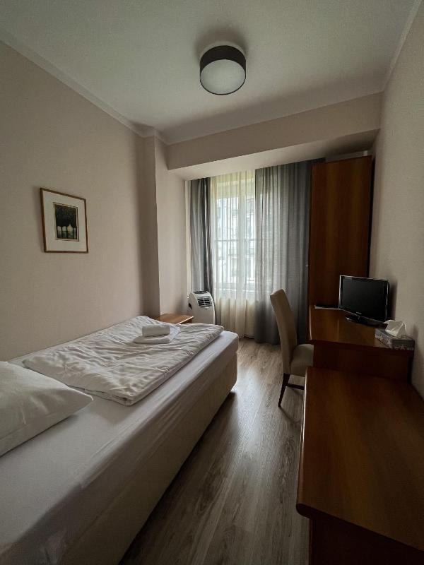 Standard Double Room image 4