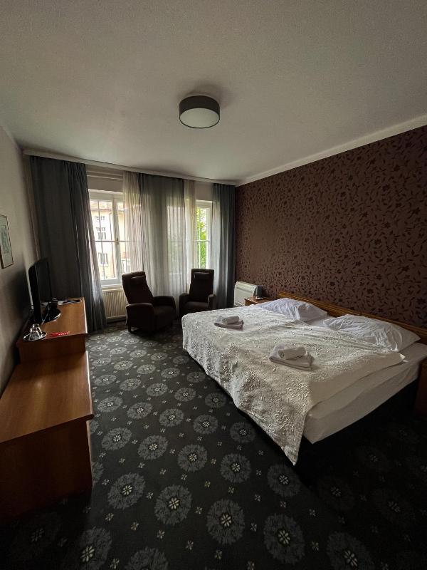 Double or Twin Room with Shower image 4