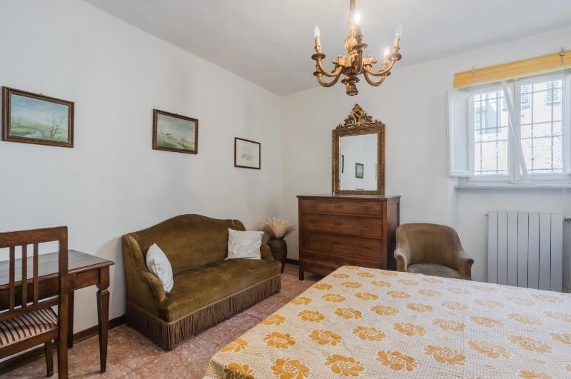 GuestHost - Lucca Historic Center Cozy Apartment! - image 13
