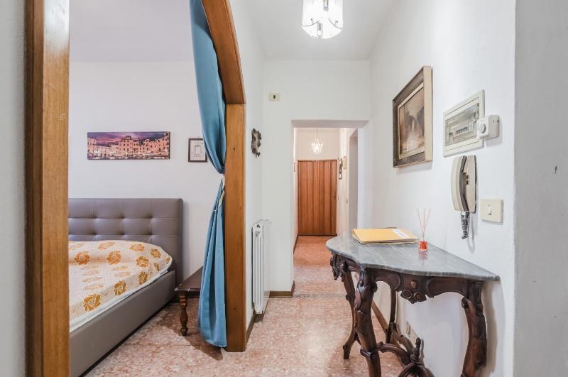 GuestHost - Lucca Historic Center Cozy Apartment! - image 17