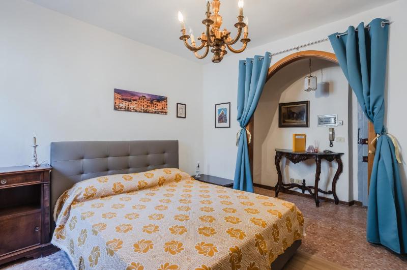 GuestHost - Lucca Historic Center Cozy Apartment! - image 1
