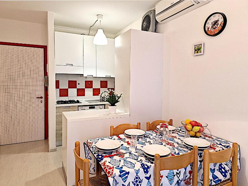 Appartamenti Urano with a family bedroom for 4 people and private locked garage - image 5