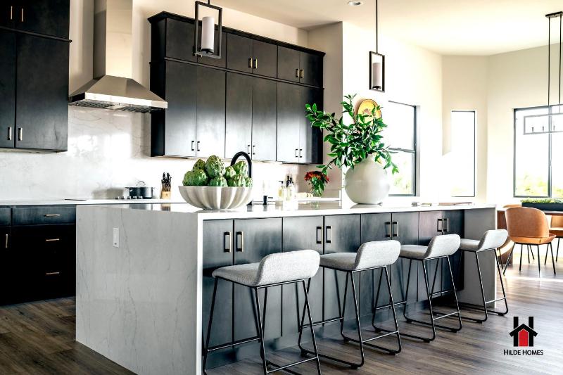 Peaceful Getaway to a New Custom-Built Luxury Home - image 37