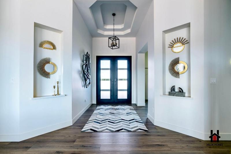 Peaceful Getaway to a New Custom-Built Luxury Home - image 9