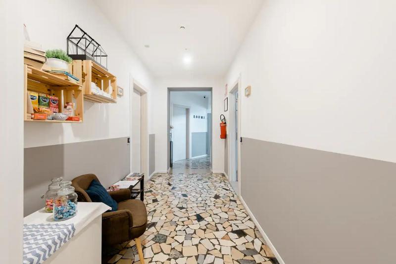 Small Double Room image 4