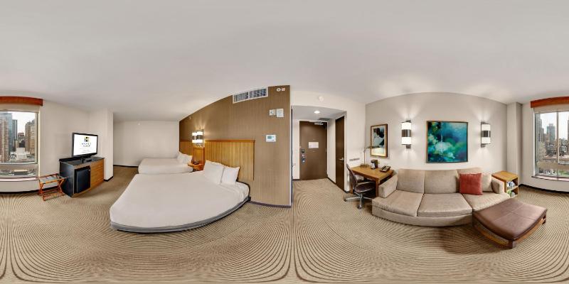 Queen Room with Two Queen Beds and Roll-In Shower - Disability Access image 4