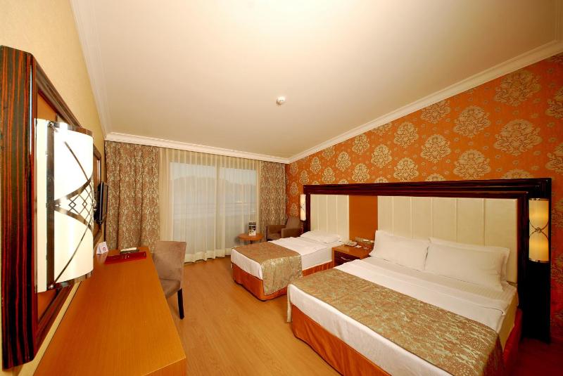 Standard Triple Room image 3