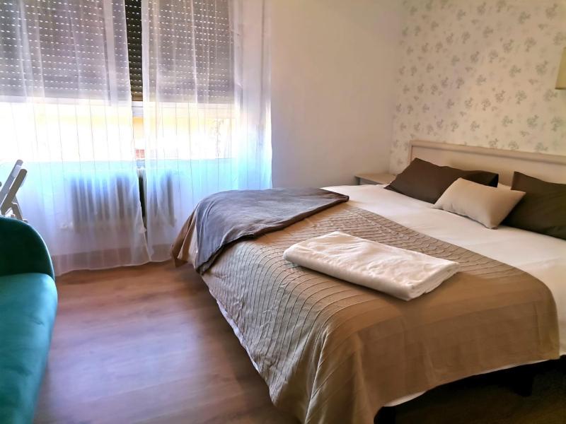 Twin Room image 4