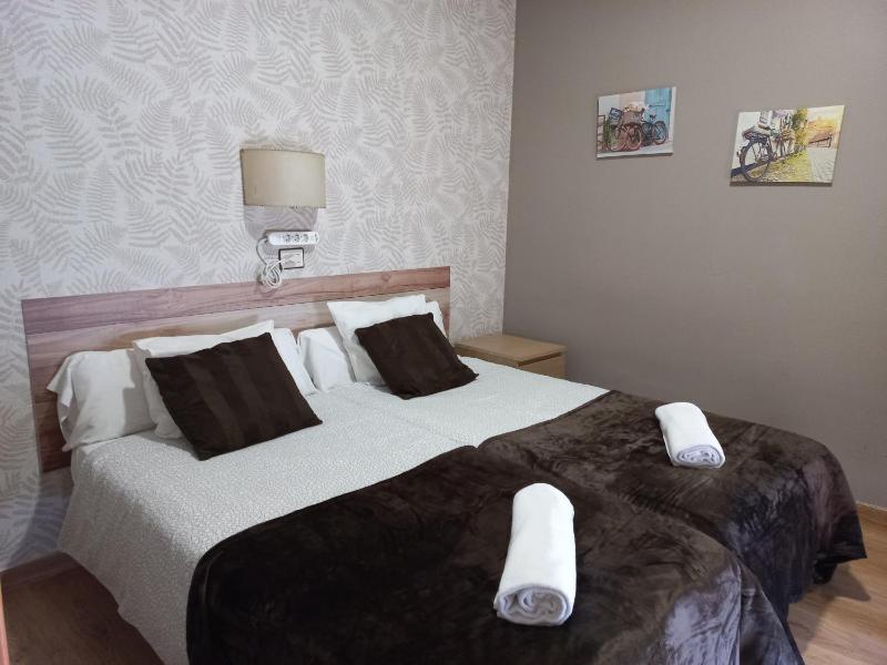 Twin Room image 2