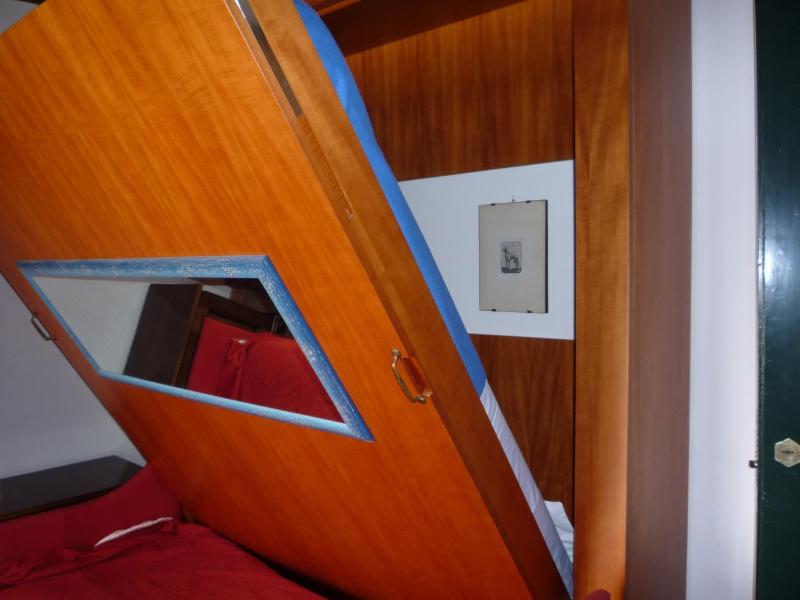 4Roomsrelax - image 19