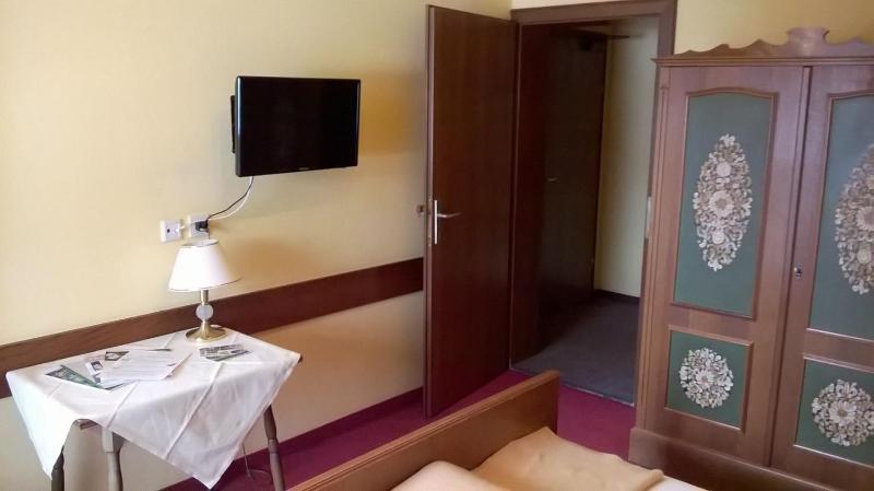 Single Room image 4