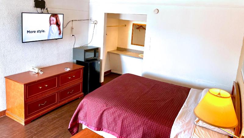 Standard Queen Room - Non Smoking image 3