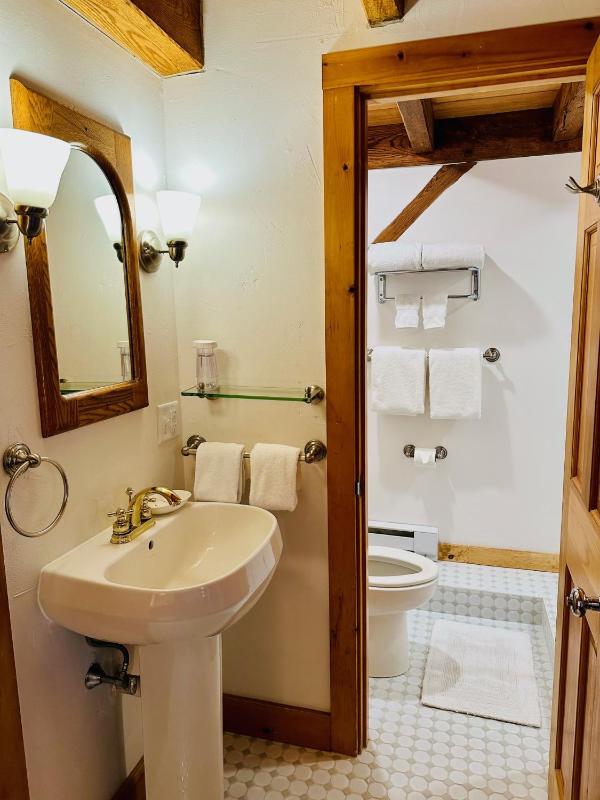 Deluxe Queen Room - Main House image 2