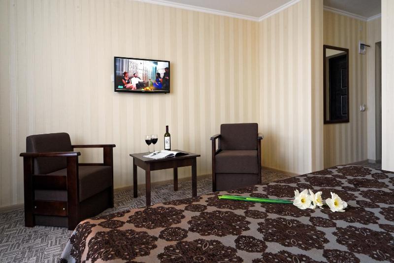 Classic Double Room image 3