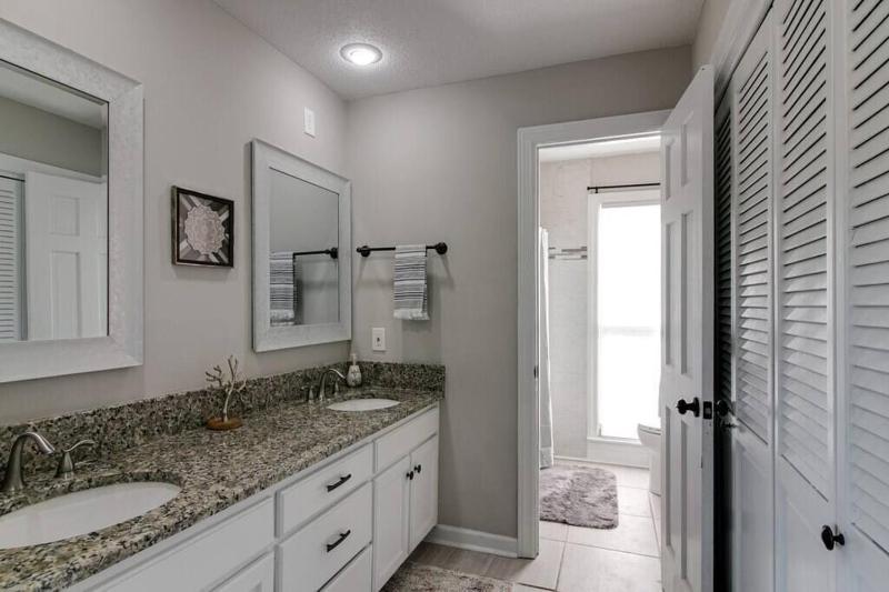 Seven-Bedroom Holiday Home image 4