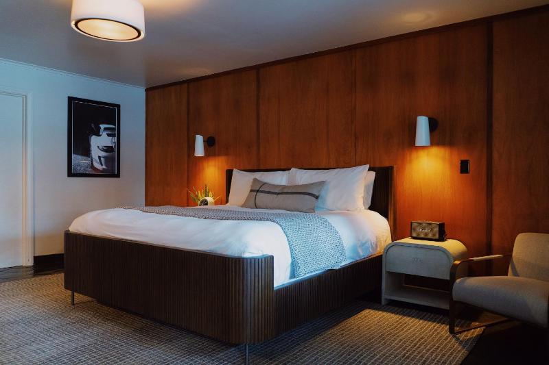 King Room image 2