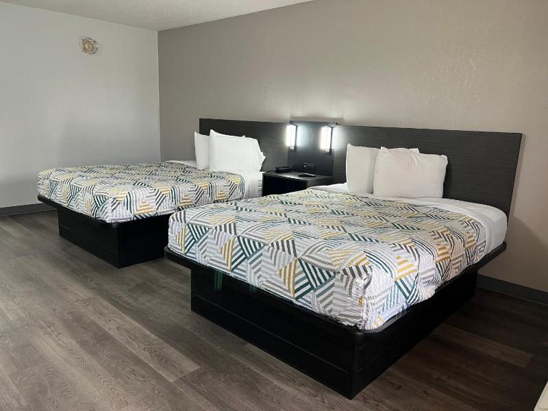 Deluxe Quadruple Room image 2