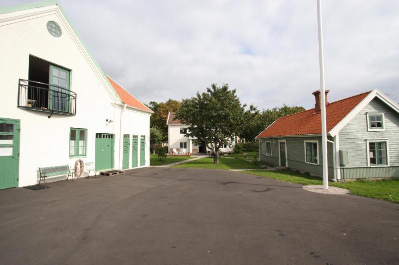 Double or Twin Room with Shared Bathroom image 1