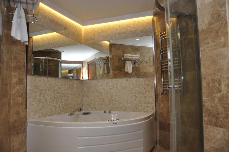 King Suite image 2