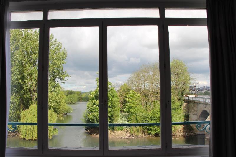 Deluxe Family Room image 1