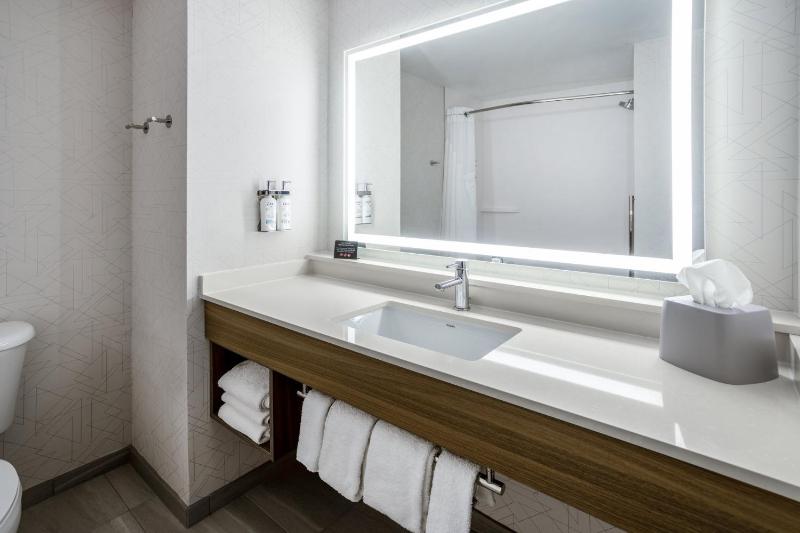Standard Room image 4