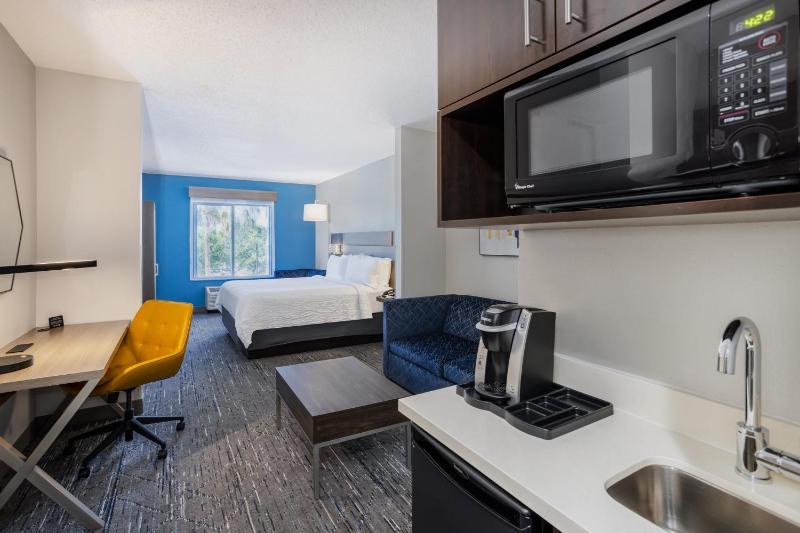 King Suite - Non-Smoking image 2