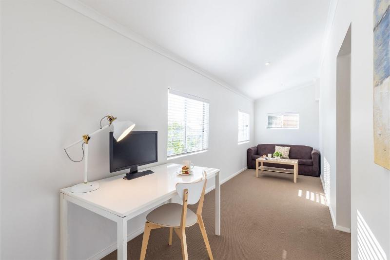 Tomaree Cottage 12 Tomaree Road - 200 mtrs to Beach - Pet Friendly linen WiFi & aircon - image 12