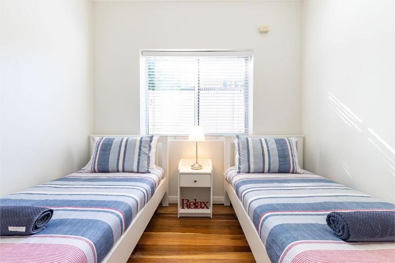 Tomaree Cottage 12 Tomaree Road - 200 mtrs to Beach - Pet Friendly linen WiFi & aircon - image 10